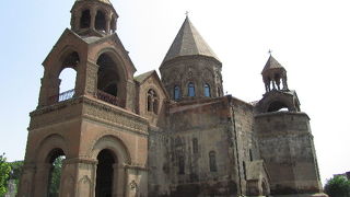 エチミアジンへのアクセスと大聖堂