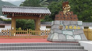 子供連れの家族には海水浴などできない日には訪れて時間潰しできます。