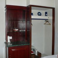 クローゼットはドアが壊れたまま