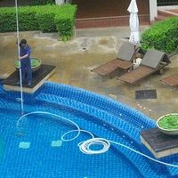 ビーチ手前のプール