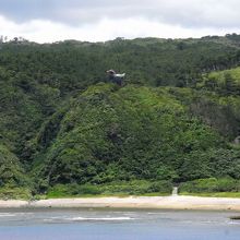 辺戸岬から見たﾔﾝﾊﾞﾙｸｲﾅ展望台。