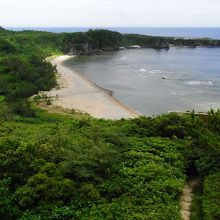 ﾔﾝﾊﾞﾙｸｲﾅ展望台から見た辺戸岬。