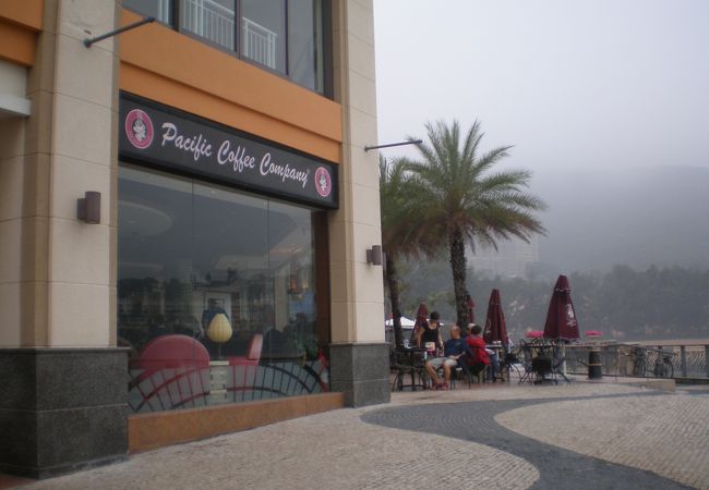 愉景湾：ビーチの景色が気持ちよい喫茶室～パシフィック・カフェ