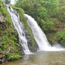 水量の多い白銀の滝