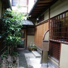エントランスも風情たっぷり