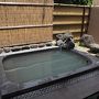 箱根で濁り湯の源泉かけ流し貸切露天風呂が楽しめます。
