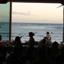 ビーチ沿いの景色は最高です。