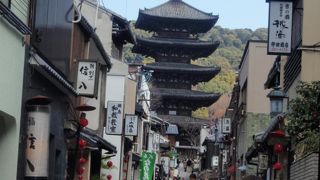 京都らしい町の風景　八坂の塔
