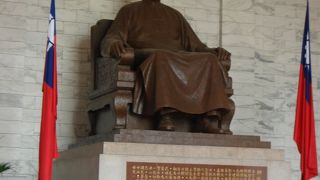 でかい、ひろい、蒋介石の紀念堂