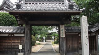 愛知県豊明市の沓掛城跡にあるお寺です
