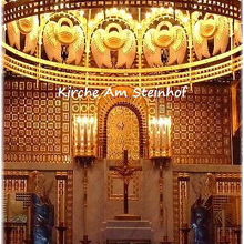 祭壇の金色の天蓋もシムコヴィッツの作品