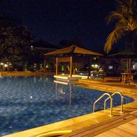 夜のプール。泳げませんが、涼めます　※蚊が多い！