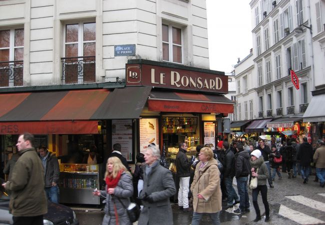 サクレ・クール寺院が目の前！絶景カフェ≪ＬＥ　ＲＯＮＳＡＲＤ≫