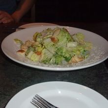 シーザーサラダ　アメリカの割りには量はやや少なめでしょうか