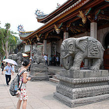 古い仏閣には必ず有るゾウの像