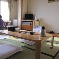 部屋（新館）。築年数はありそうだけど、清潔。