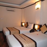 ツイン。１つはセミダブル。ひろいですよ。