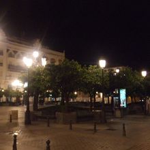 夜のテンディーリャス広場