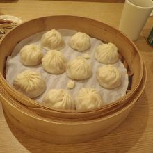 鶏肉小龍包☆普通のも頼めばよかったと後悔。