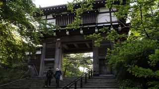 木々の緑濃い千秋公園には久保田城跡もあります。