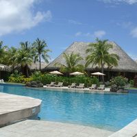 バーに隣接したプールです。