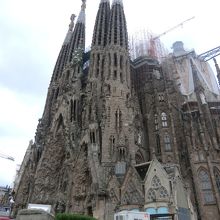 予約をしていないのでひたすら列に並ぶ