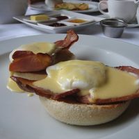 ある日の朝食に選んだのは、エッグズベネディクト