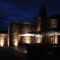 テラスにはカフェもあります