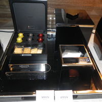 コーヒーやクッキーが用意あり。３時に部屋に居るとおやつがきま