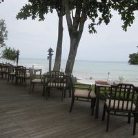 レストランは１ヶ所のみ　海に面して気持ちがいいです