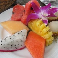 朝食のフルーツプレート　二日目はドラゴンフルーツ盛り合わせ