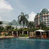 プールです。遠目にはなかなか良いのですが、清掃状はイマイチ。