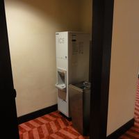 エレベータの傍にアイスマシーンがあります。