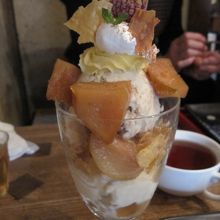 秋〜冬はりんごのパフェ