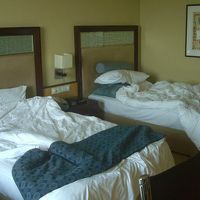 室内も広く、エキストラベッドを置いても十分な広さでした