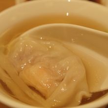 ワンタン。お腹にたまってしまうので湯なし推奨