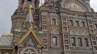 血の上の教会　ロシア的な寺院の典型　なるほど