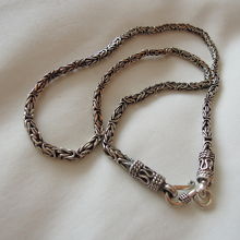 購入した銀製品。長さを調整してホテルに届けてくれた