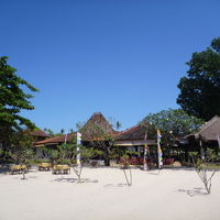 ビーチからレストランを見たところ