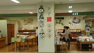 「六花亭」のショップがイオン千歳店内にありました