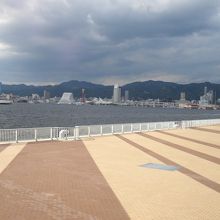 レストラン「ジョリポー」から見た対岸。