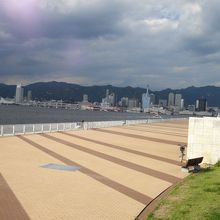 モザイク、オリエンタルホテルが見えます。