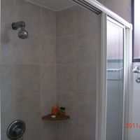 シャワールーム。固定式です。排水は問題なし。