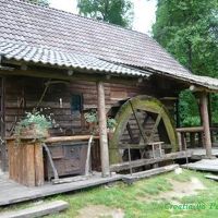 施設内の水車小屋