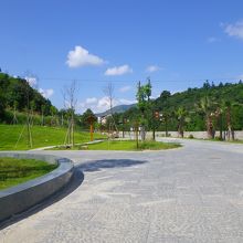 観光化が進んで道はかなりきれいに整備されています