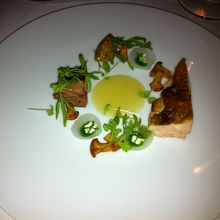 ホロホロ鳥とキノコの一品