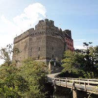 タクシーを降りた駐車場から見たホテル