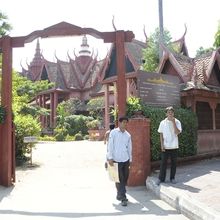 国立博物館入口。チケット売り場は門を入ってすぐ右手。