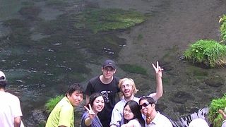 白糸の滝にある串焼き屋さんの脇から階段を登ると・・・