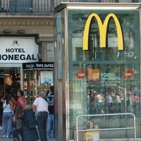 ホテルの入り口と周辺